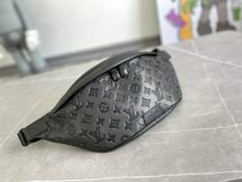 Picture of Louis Vuitton Mens Bags _SKUfw123921555fw